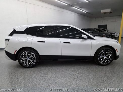 Used 2024 BMW iX xDrive50 w/ Sport Package AWD/4WD image 18