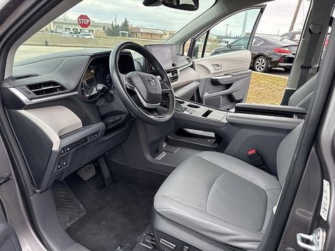 Certified 2023 Toyota Sienna XLE image 9