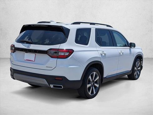 Used 2025 Honda Pilot Touring image 5