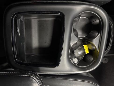 Used 2022 Chrysler Pacifica Touring-L w/ Uconnect Theater Family Group image 34