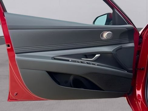 Used 2025 Hyundai Elantra Sport image 10