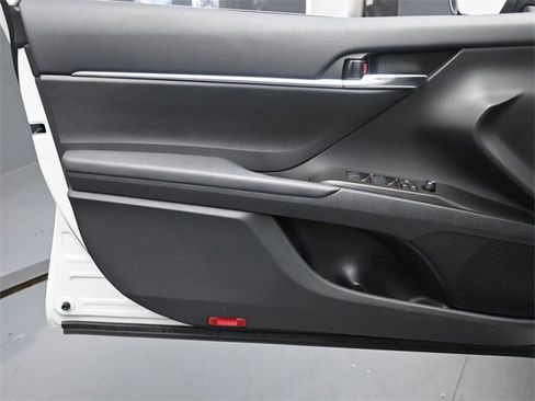 Used 2024 Toyota Camry SE image 20