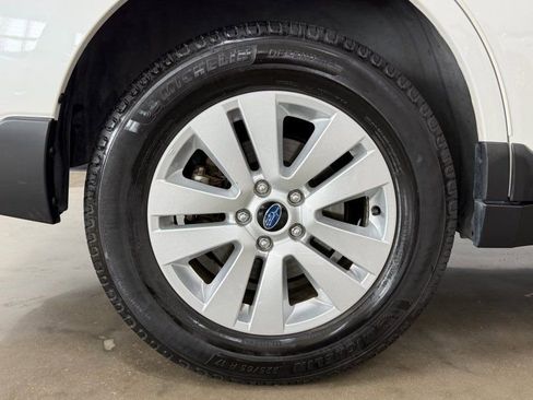Used 2019 Subaru Outback 2.5i AWD/4WD image 9
