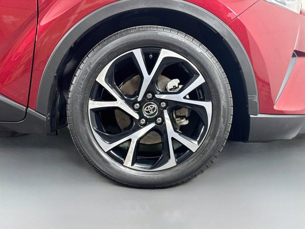 Used 2018 Toyota C-HR XLE FWD image 40