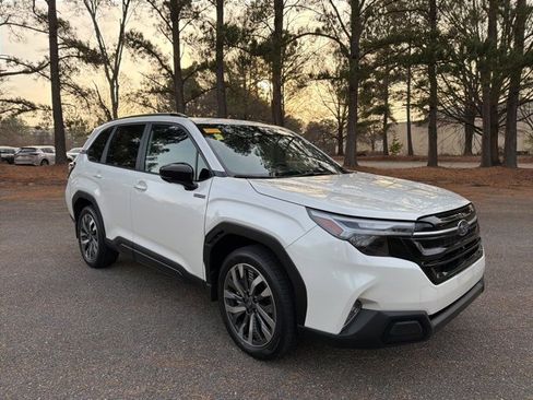 Used 2025 Subaru Forester Touring image 4