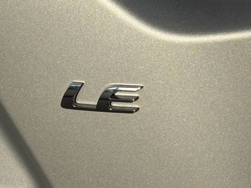 Used 2022 Toyota Corolla LE image 9