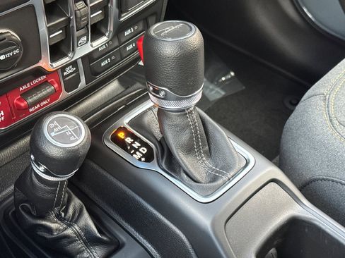 New 2025 Jeep Gladiator Willys image 19