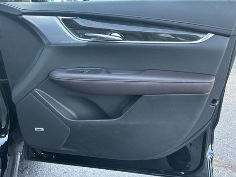 Used 2023 Cadillac XT6 Premium Luxury image 17