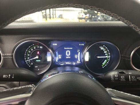 Used 2023 Jeep Wrangler Unlimited Sahara w/ Cold Weather Group AWD/4WD image 17