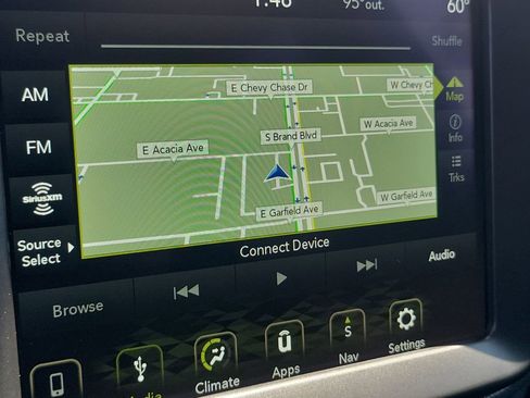 Used 2023 Jeep Renegade Latitude AWD/4WD image 12