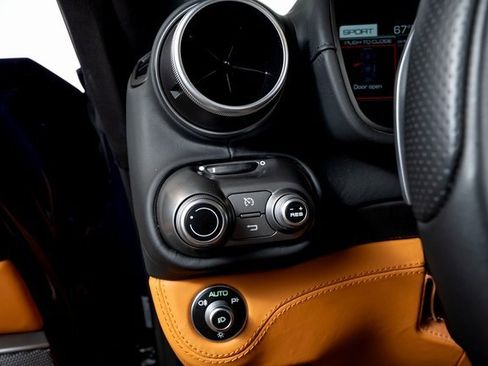 Used 2019 Ferrari Portofino image 40