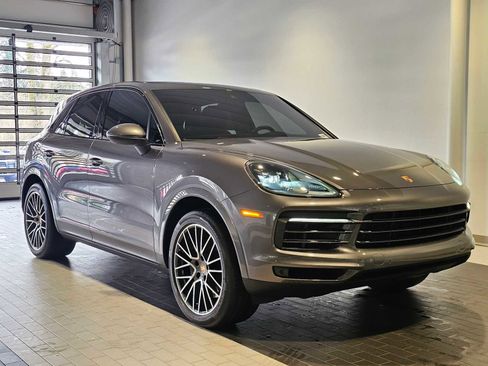 Used 2023 Porsche Cayenne image 9