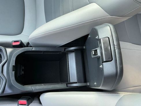 Used 2020 Toyota RAV4 XLE Premium FWD image 21