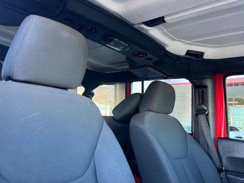 Used 2018 Jeep Wrangler Unlimited Sport S AWD/4WD image 14