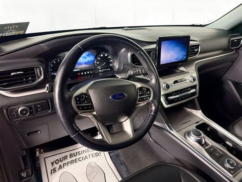 Used 2022 Ford Explorer XLT AWD/4WD image 9