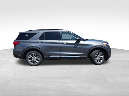 Used 2023 Ford Explorer XLT w/ Equipment Group 202A AWD/4WD image 10