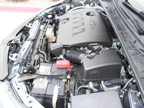 Used 2017 Toyota Corolla LE w/ Carpet Mat Package (TMS) FWD image 40