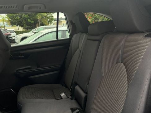 Used 2025 Toyota Highlander LE FWD image 23