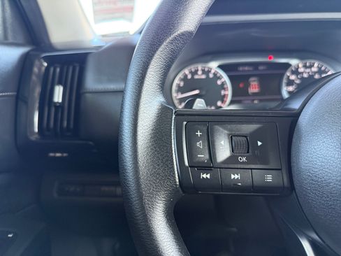 Used 2025 Nissan Pathfinder S FWD image 19