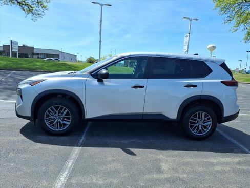 Used 2024 Nissan Rogue S AWD/4WD image 4