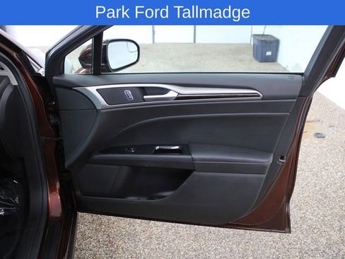 Used 2016 Ford Fusion SE w/ Equipment Group 202A image 22