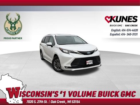 Used 2024 Toyota Sienna XLE image 1