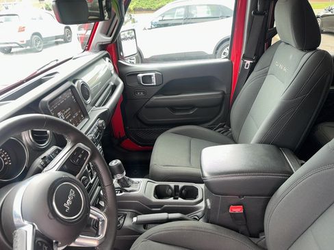 Used 2020 Jeep Wrangler Unlimited Sahara w/ Uconnect 4C Nav & Sound Group AWD/4WD image 17