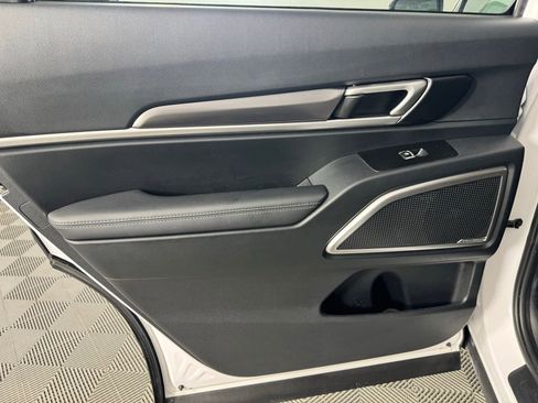 Used 2025 Kia Telluride S image 25