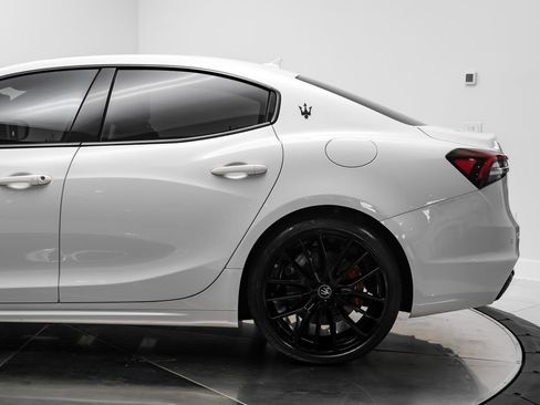 Used 2023 Maserati Ghibli Modena RWD image 19