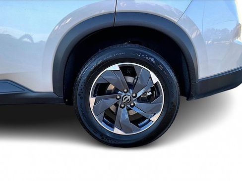 Used 2024 Nissan Rogue SV image 31