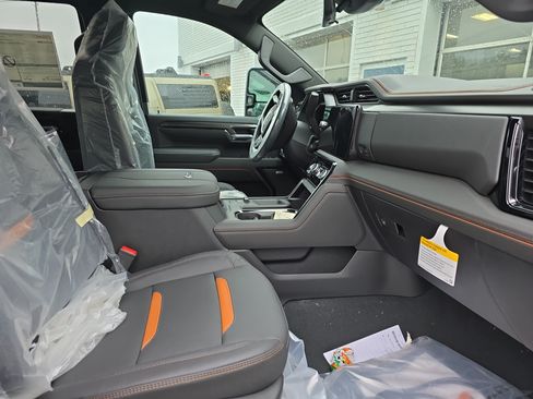 New 2026 GMC Sierra 2500 AT4 w/ AT4 Premium Plus Package AWD/4WD image 11