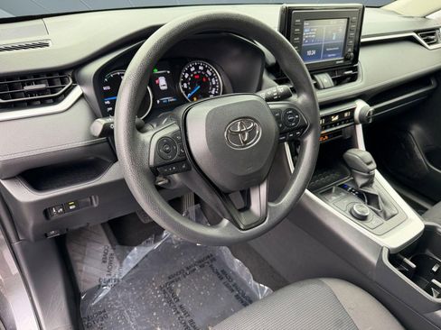 Used 2022 Toyota RAV4 LE AWD/4WD image 4