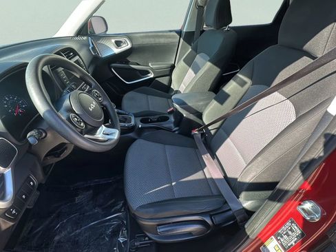 Used 2022 Kia Soul LX FWD image 17