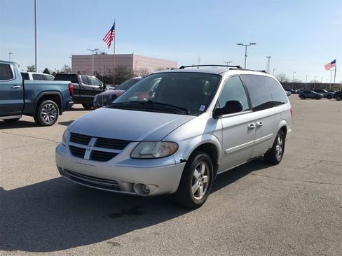 Used 2005 Dodge Grand Caravan SXT w/ Trailer Tow Prep Group FWD image 1