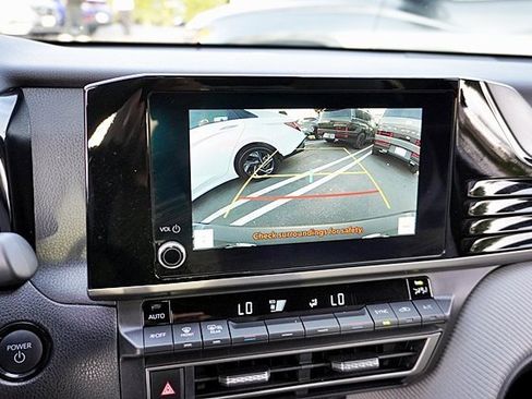 Used 2025 Toyota Camry SE image 24