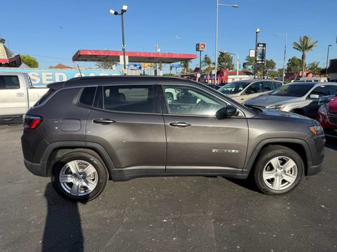 Used 2022 Jeep Compass Latitude FWD image 7