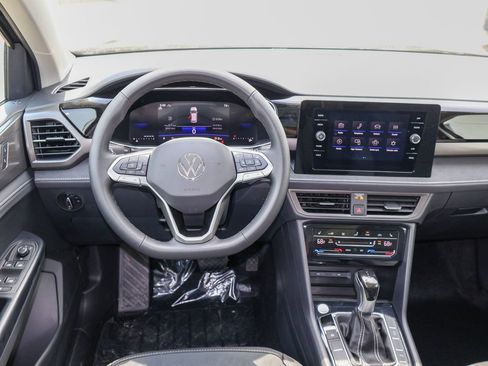 New 2026 Volkswagen Taos SE AWD/4WD image 17