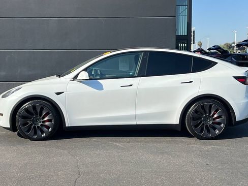 Used 2023 Tesla Model Y Performance image 9