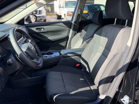 Certified 2025 Nissan Rogue SV FWD image 10