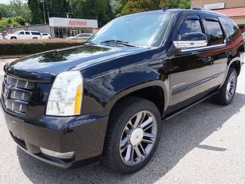 Used 2013 Cadillac Escalade Premium image 3