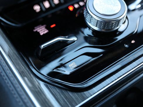 Used 2022 Jeep Wagoneer Series III w/ Flexible Seating Group image 37