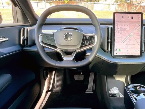 New 2025 Volvo EX30 Plus w/ Protection Package Premier image 15