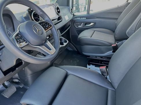 Used 2024 Mercedes-Benz Sprinter 4500 image 15