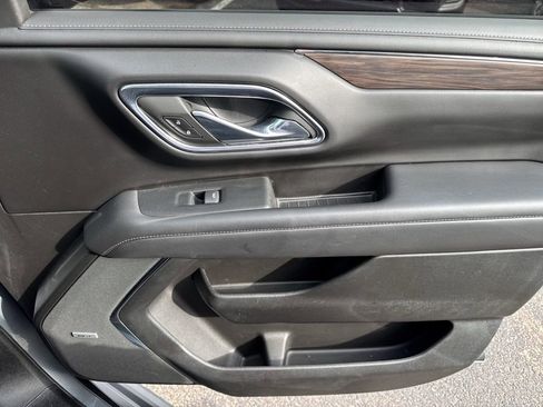 Used 2024 Chevrolet Suburban LT w/ Luxury Package image 34