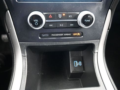 Used 2022 Ford Edge SEL image 16