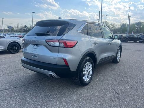 Certified 2022 Ford Escape SE w/ Cold Weather Package image 4