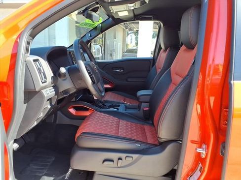 Used 2025 Nissan Frontier Pro-X image 12