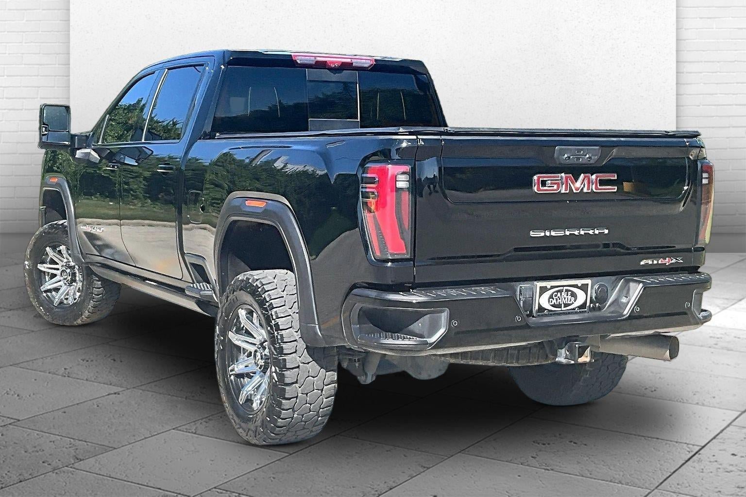 Used 2025 GMC Sierra 2500 AT4X AWD/4WD image 9