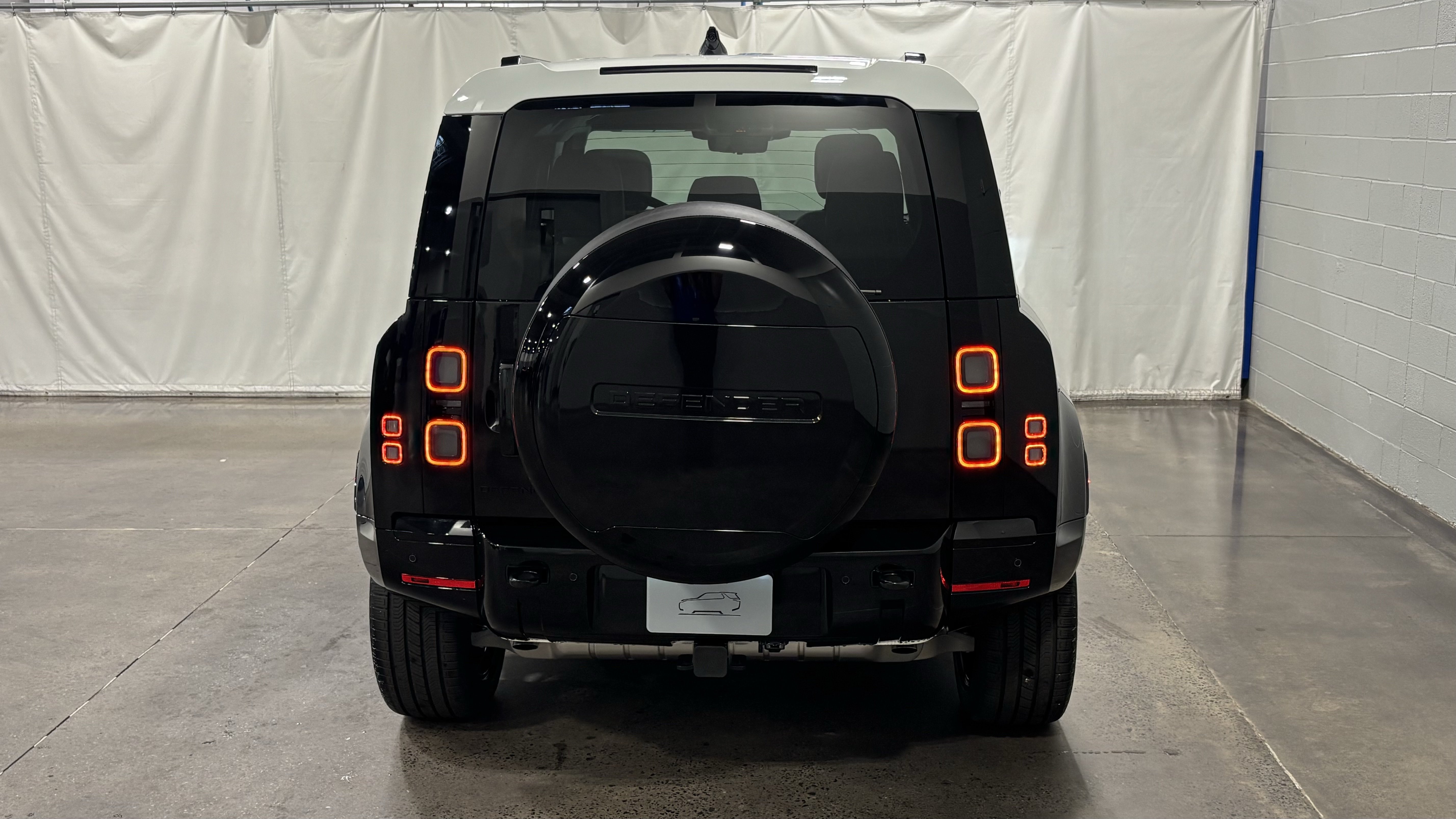 New 2026 Land Rover Defender 110 X-Dynamic SE AWD/4WD image 8