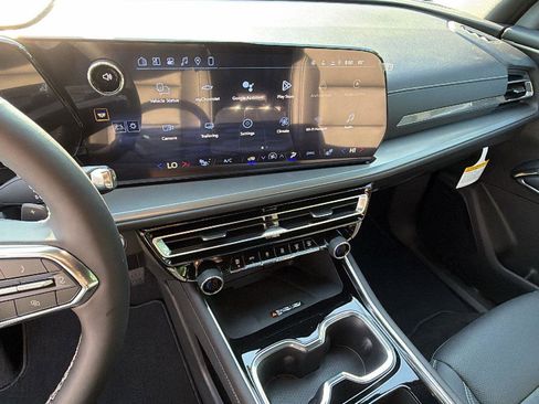 New 2026 Chevrolet Traverse LT FWD image 25